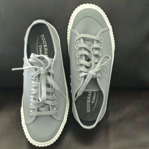 Women's shoes size 5.5 US